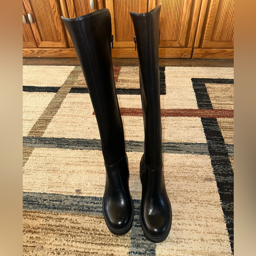 Black Knee-High Boots with Chunky Heel - Picture 4 of 9